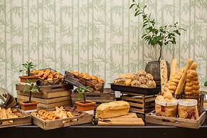 Radisson Blu M'Bamou Palace Hotel