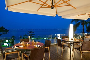 Radisson Blu M'Bamou Palace Hotel