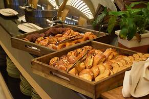 Radisson Blu M'Bamou Palace Hotel