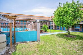 Lone Star Inn & Suites by OYO Harlingen TX