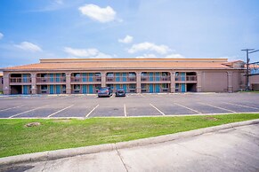 Lone Star Inn & Suites by OYO Harlingen TX