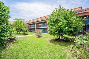 Lone Star Inn & Suites by OYO Harlingen TX