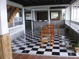 Symes Zee Villa