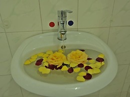 Golden City Crown Hotel