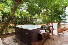 Garlands del Rio Riverside Boutique Hotel