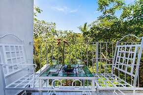 Garlands del Rio Riverside Boutique Hotel