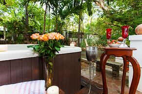 Garlands del Rio Riverside Boutique Hotel