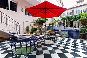 Garlands del Rio Riverside Boutique Hotel