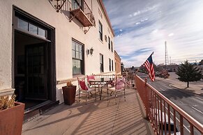 The Holland Hotel