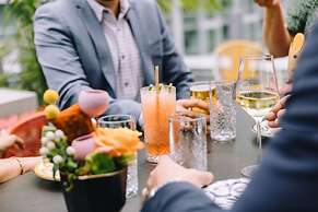 Renaissance Montreal Downtown Hotel