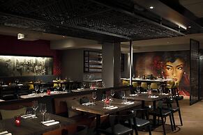 Renaissance Montreal Downtown Hotel