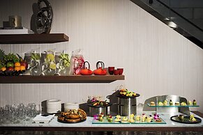 Renaissance Montreal Downtown Hotel