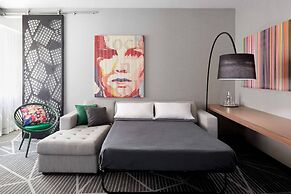 Renaissance Montreal Downtown Hotel