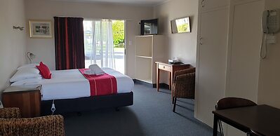 Commodore Motor Lodge