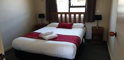 Commodore Motor Lodge