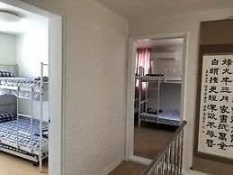 Amuse Guest House - Hostel