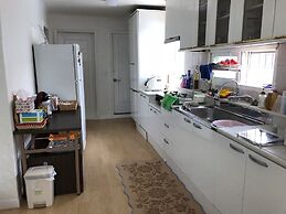 Amuse Guest House - Hostel