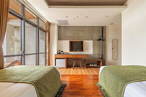 Sun Moon Lake ItaThao Vacation Inn with Elevator