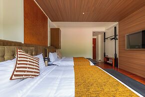 Sun Moon Lake ItaThao Vacation Inn with Elevator