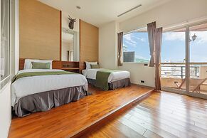 Sun Moon Lake ItaThao Vacation Inn with Elevator