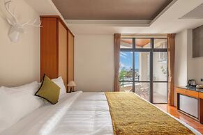 Sun Moon Lake ItaThao Vacation Inn with Elevator