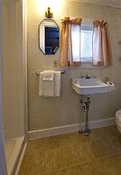 MacKenzie's Motel & Cottages