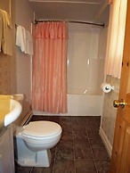 MacKenzie's Motel & Cottages