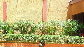 Executive Airport Hotel