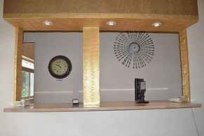 Executive Airport Hotel