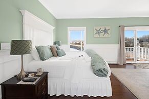 The Beacon Waterfront Inn