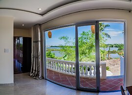 The Moon River Homestay & Villa