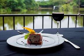 Lake Serenity Boutique Hotel
