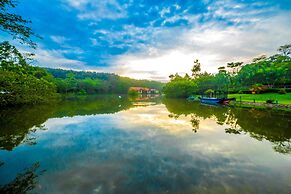 Lake Serenity Boutique Hotel