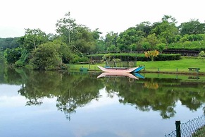 Lake Serenity Boutique Hotel