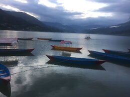 Hotel Crown Himalayas