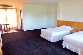 Sichang Shine Khao Resort