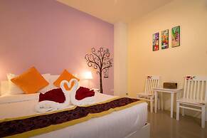 Petch Ranong at Town