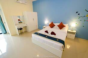 Petch Ranong at Town