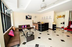 Petch Ranong at Town