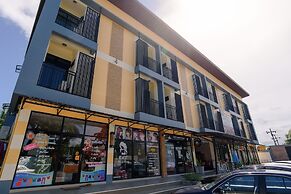 Petch Ranong at Town