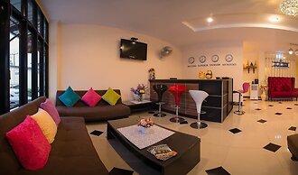 Petch Ranong at Town