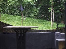 The Kandy Samadhi Centre