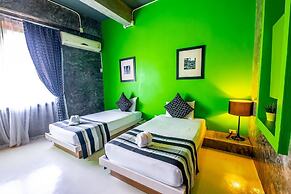 The b Ranong Trend Hotel