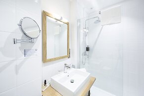 Hôtel de L'Abbaye Le Tronchet - Handwritten Collection