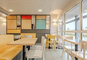 B&B HOTEL Calais Coquelles Tunnel sous la Manche