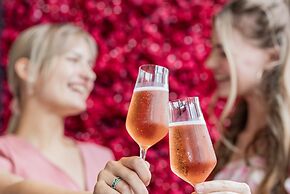 voco Niagara Falls - The Cadence by IHG