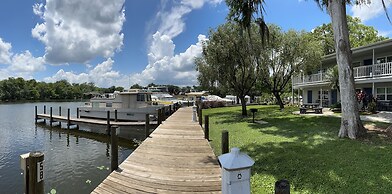 Hontoon Landing Resort & Marina