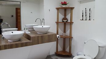 El Colibri Rojo Hotel Cabinas