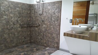 El Colibri Rojo Hotel Cabinas