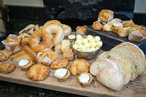 Hotel Maison Yakima Tapestry Collection by Hilton